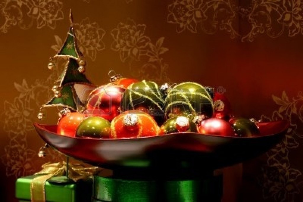 671916-chrismas-balls-christmas-decoration