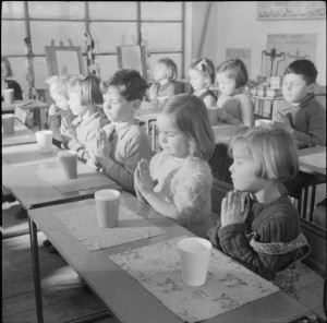 a_modern_village_school-_education_in_cambridgeshire_england_uk_1944_d23624-300x296 (1)