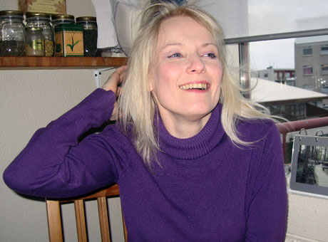 hlæj